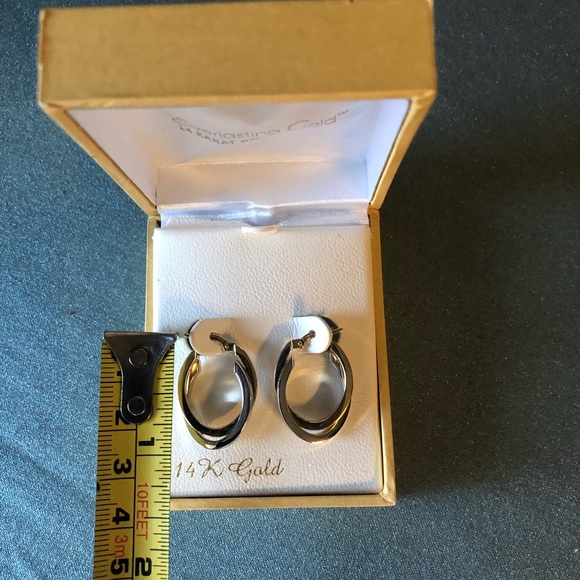 Overlapping Oval Hoop Earrings in 14K 2-Tone Gold Fine Jewelry New - Picture 5 of 10